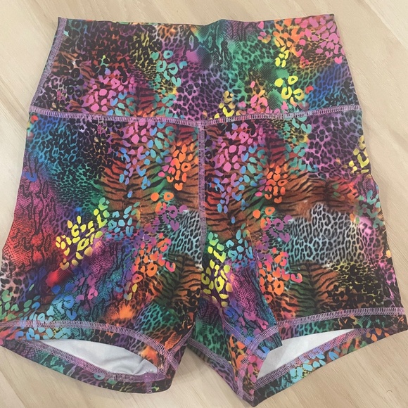 Fleo High Rise Shorts & Sports Bra - Picture 2 of 8